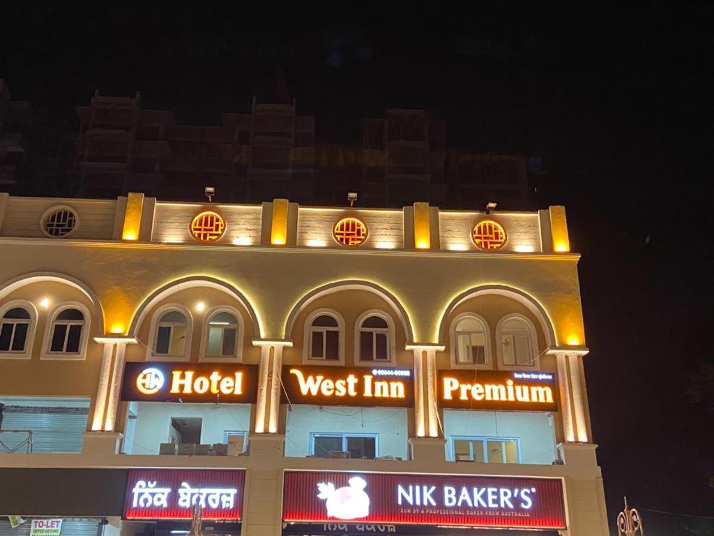Hotel West Inn Premium Kharar Ngoại thất bức ảnh